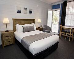 Colonial Motel and Serviced Apartments