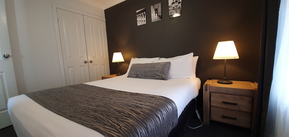 Colonial Motel and Serviced Apartments
