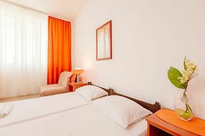 Franeta Apartments