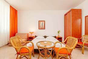 Franeta Apartments