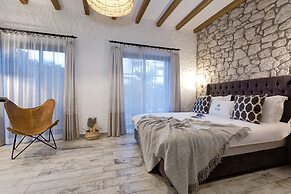 Alachi Hotel