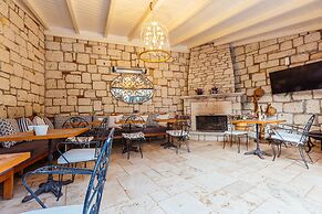 Alachi Hotel