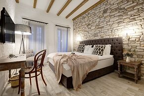 Alachi Hotel