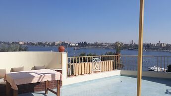 Spring Hotel Luxor
