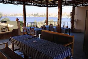 Spring Hotel Luxor