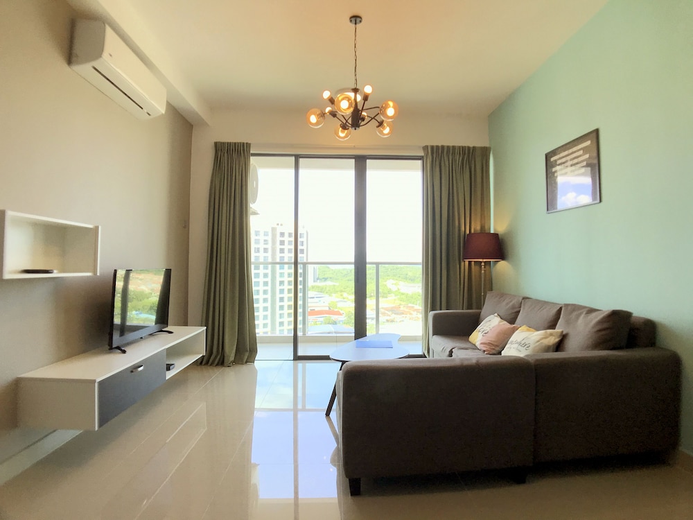 One Amerin Mall & Suites