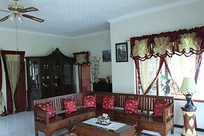 Marry Ind Vila & Guest House Gunung Kawi Malang