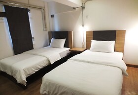 09 Hostel