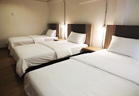 09 Hostel