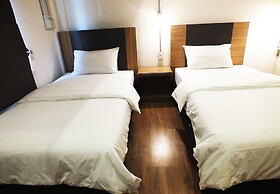 09 Hostel