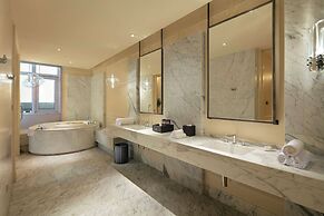 Hilton Dalian Golden Pebble Beach Resort