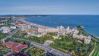 Hilton Dalian Golden Pebble Beach Resort