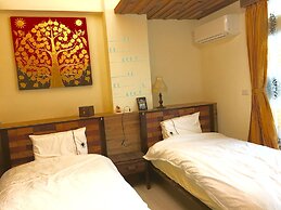 Home & Teak Homestay