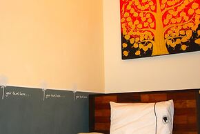 Home & Teak Homestay