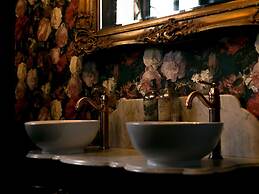 Gin Lounge Rooms