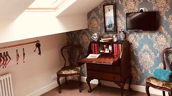 Gin Lounge Rooms