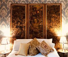 Gin Lounge Rooms