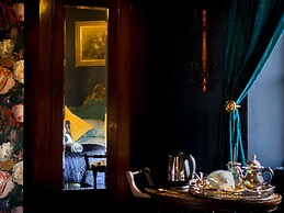 Gin Lounge Rooms