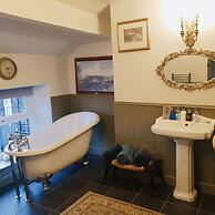 Gin Lounge Rooms