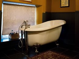 Gin Lounge Rooms