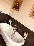 Gin Lounge Rooms
