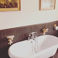 Gin Lounge Rooms