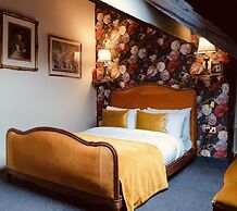 Gin Lounge Rooms