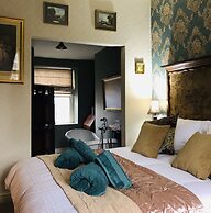 Gin Lounge Rooms
