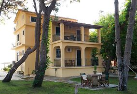 Zarkadis Beach Apartments