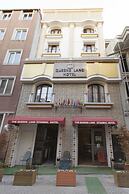 Queens Land Istanbul