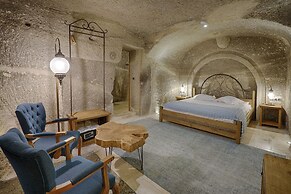 Hera Cave Suites