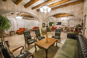 Hera Cave Suites