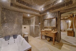 Hera Cave Suites