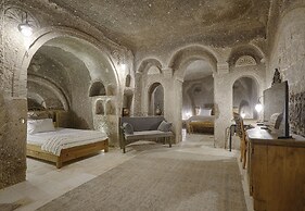 Hera Cave Suites
