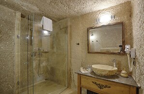 Hera Cave Suites