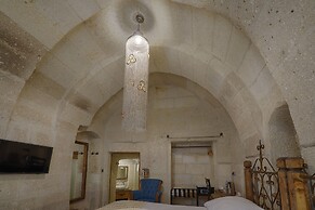 Hera Cave Suites