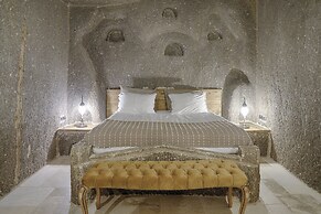 Hera Cave Suites