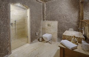 Hera Cave Suites