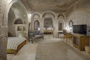 Hera Cave Suites