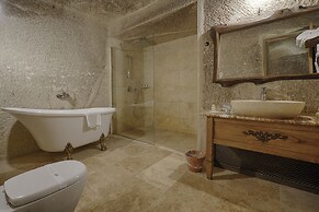Hera Cave Suites