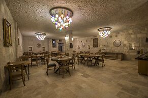 Hera Cave Suites