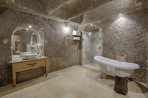Hera Cave Suites