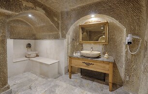 Hera Cave Suites