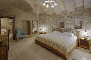 Hera Cave Suites