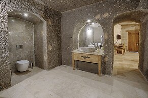 Hera Cave Suites