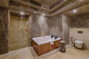 Hera Cave Suites