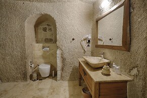 Hera Cave Suites