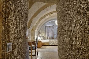 Hera Cave Suites
