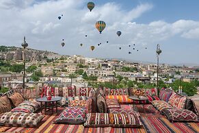 Hera Cave Suites