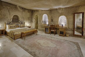 Hera Cave Suites